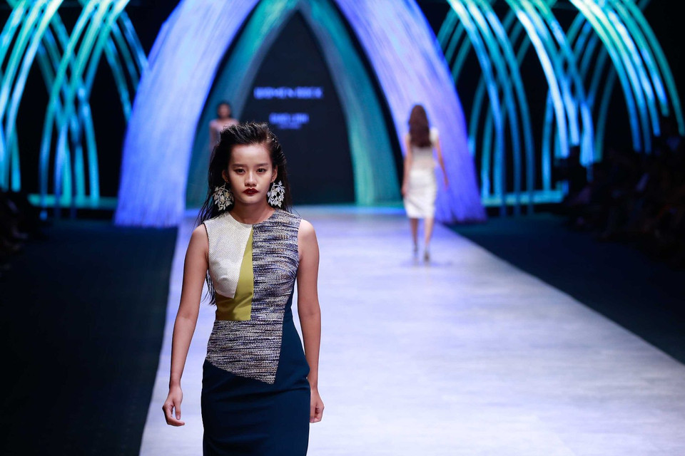 Xuất hiện trên sân khấu, những cô gái của Giao Linh vô cùng đằm thắm, yểu điệu... (Ảnh: BTC)