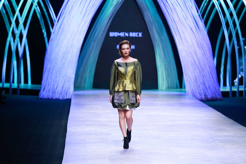 'In The Woods' đậm màu sắc cá nhân của Giao Linh, một cái đẹp từ sự tương phản, kiểu dáng đến chất liệu. (Ảnh: BTC)