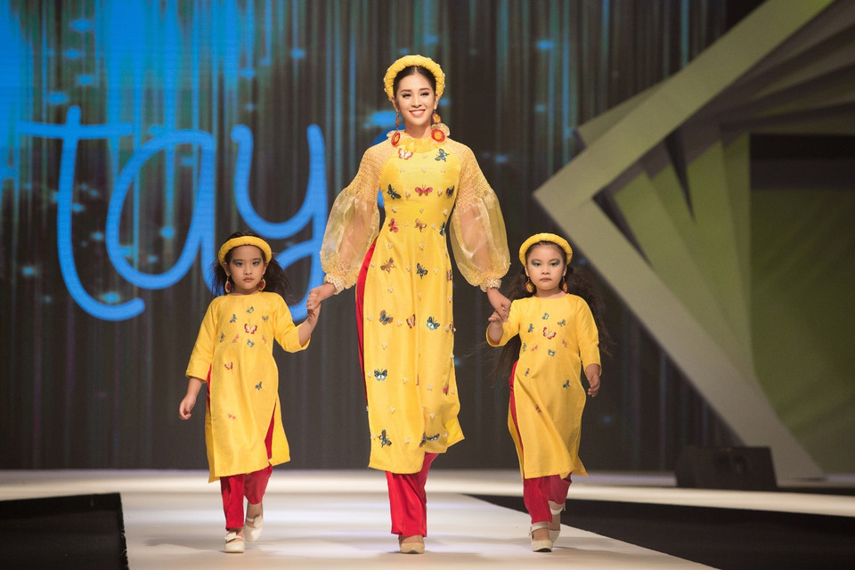 Asian Kids Fashion Show là sự kiện thời trang hàng đầu khu vực, quy tụ đông đảo các nhà thiết kế, mẫu nhí trong và ngoài nước tham dự. (Ảnh: Quang Đức)