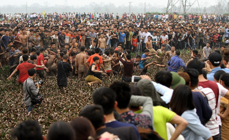 Màn cướp Phết tại lễ hội. (Ảnh: Trung Kiên/TTXVN)
