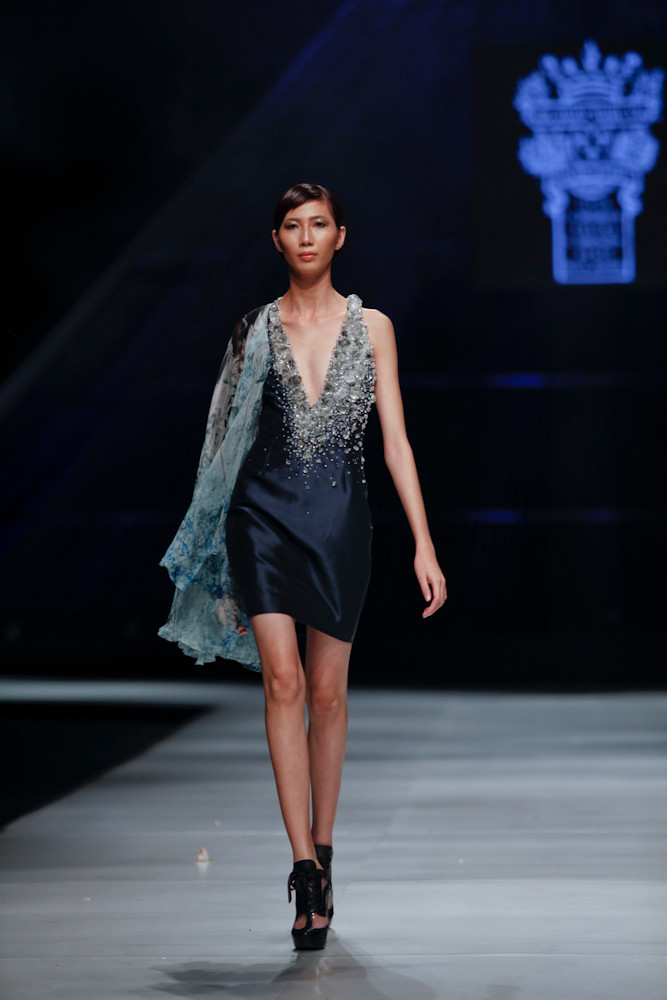 Còn có những kiểu váy voan được thiết kế mềm mại, đơn giản... (Ảnh: BTC)