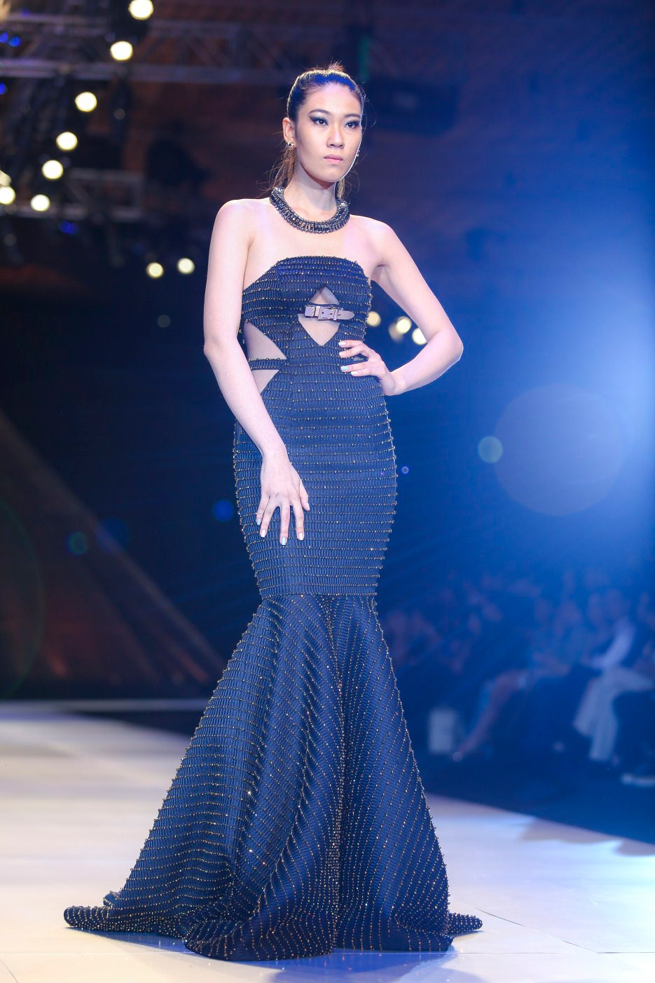 Dáng đuôi cá vốn là đặc trưng trong thiết kế của Chung Thanh Phong. (Ảnh: BTC)