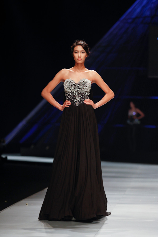 Và thân áo vô cùng chi tiết và tỉ mỉ. (Ảnh: BTC)