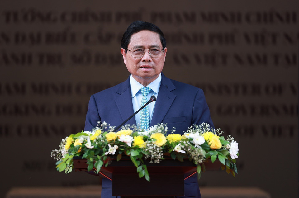 Thủ tướng Phạm Minh Chính phát biểu tại Lễ khánh thành Trụ sở Đại sứ quán Việt Nam ở Thủ đô New Delhi, Ấn Độ. (Ảnh: Dương Giang/TTXVN)