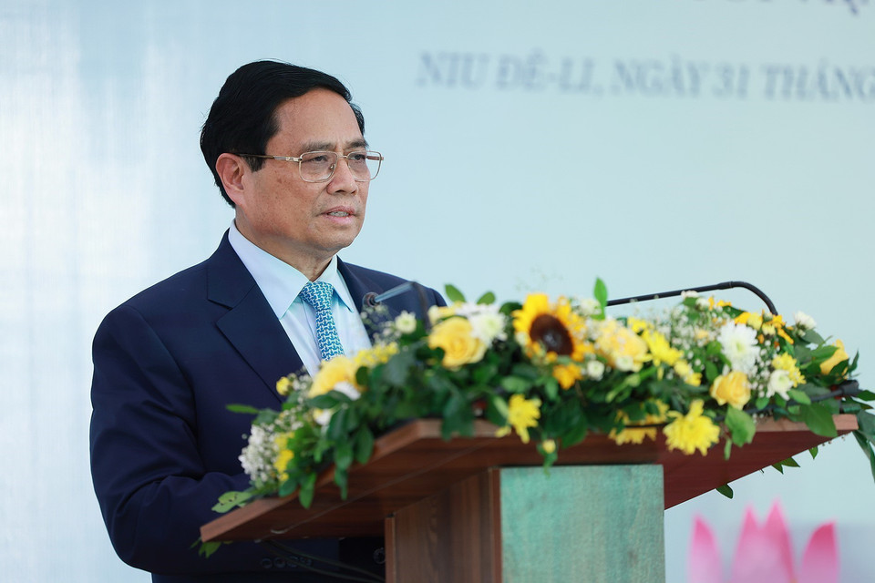 Thủ tướng Phạm Minh Chính phát biểu tại buổi gặp gỡ cán bộ, nhân viên Đại sứ quán và cộng đồng người Việt Nam tại Ấn Độ. (Ảnh: Dương Giang/TTXVN)
