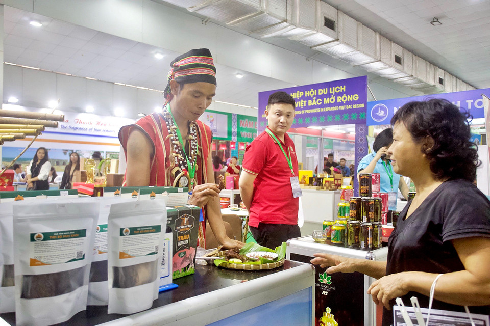 Thịt bò, thịt trâu hun khói là một trong những đặc sản thu hút du khách Thủ đô. (Ảnh: Nhật Lam/Vietnam+)