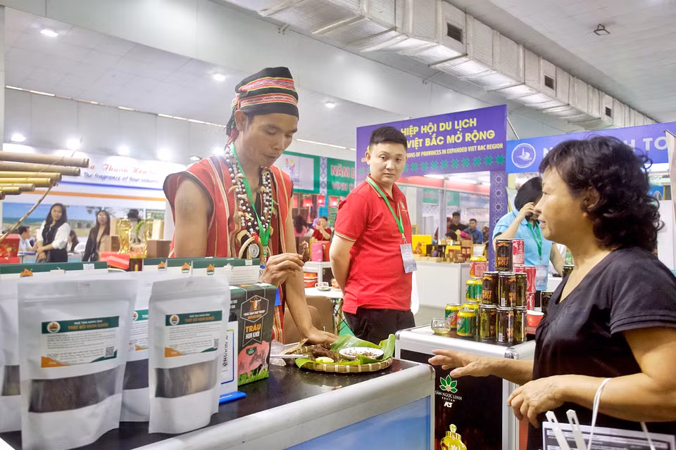 Thịt bò, thịt trâu hun khói là một trong những đặc sản thu hút du khách Thủ đô. (Ảnh: Nhật Lam/Vietnam+)