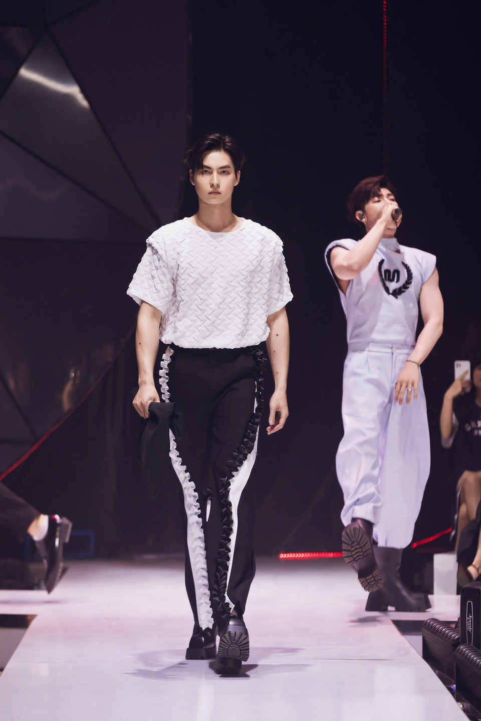 Đại diện thương hiệu cho biết nhận trách nhiệm xã hội là nhiệm vụ quan trọng của doanh nghiệp. Vì thế, thương hiệu cùng chương trình từ thiện 'Đôi cánh yêu thương' thường xuyên tổ chức các hoạt động vì cộng đồng, tiêu biểu là chuỗi sự kiện Hiến máu tình nguyện (phối hợp cùng Viện Huyết học và Truyền máu Trung ương). (Ảnh: CTV/Vietnam+)