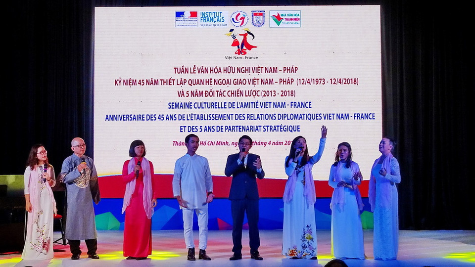 Tiết mục văn nghệ chào mừng tại lễ khai mạc Tuần lễ văn hóa hữu nghị Việt Nam-Pháp năm 2018. (Ảnh: Thế Anh/TTXVN)