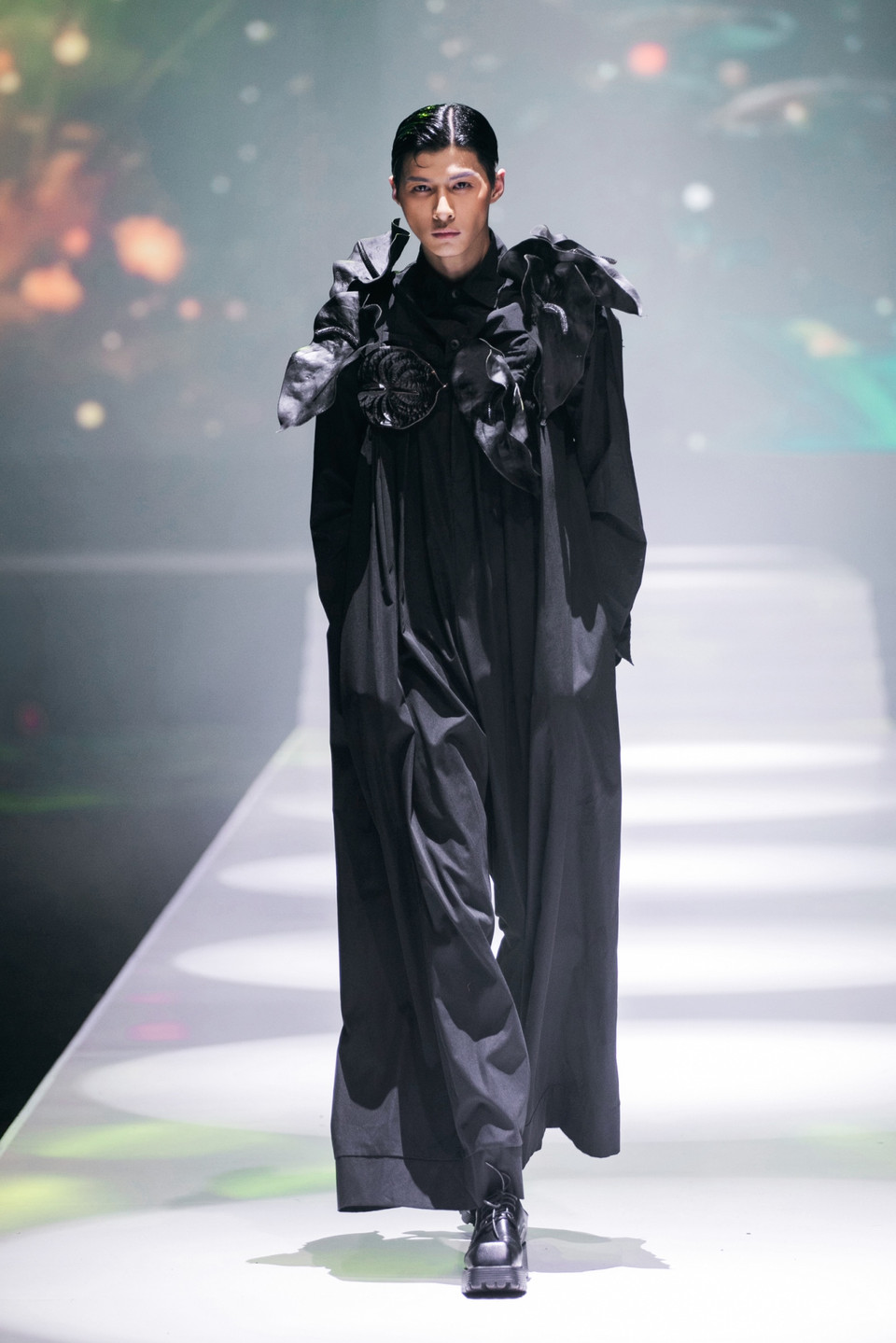 Mỗi nền văn hóa được khắc họa qua một phong cách độc bản, như câu chuyện sống động kể về hành trình, tín ngưỡng và những giá trị thiêng liêng mà họ đã xây dựng nên. (Ảnh: PV/Vietnam+)