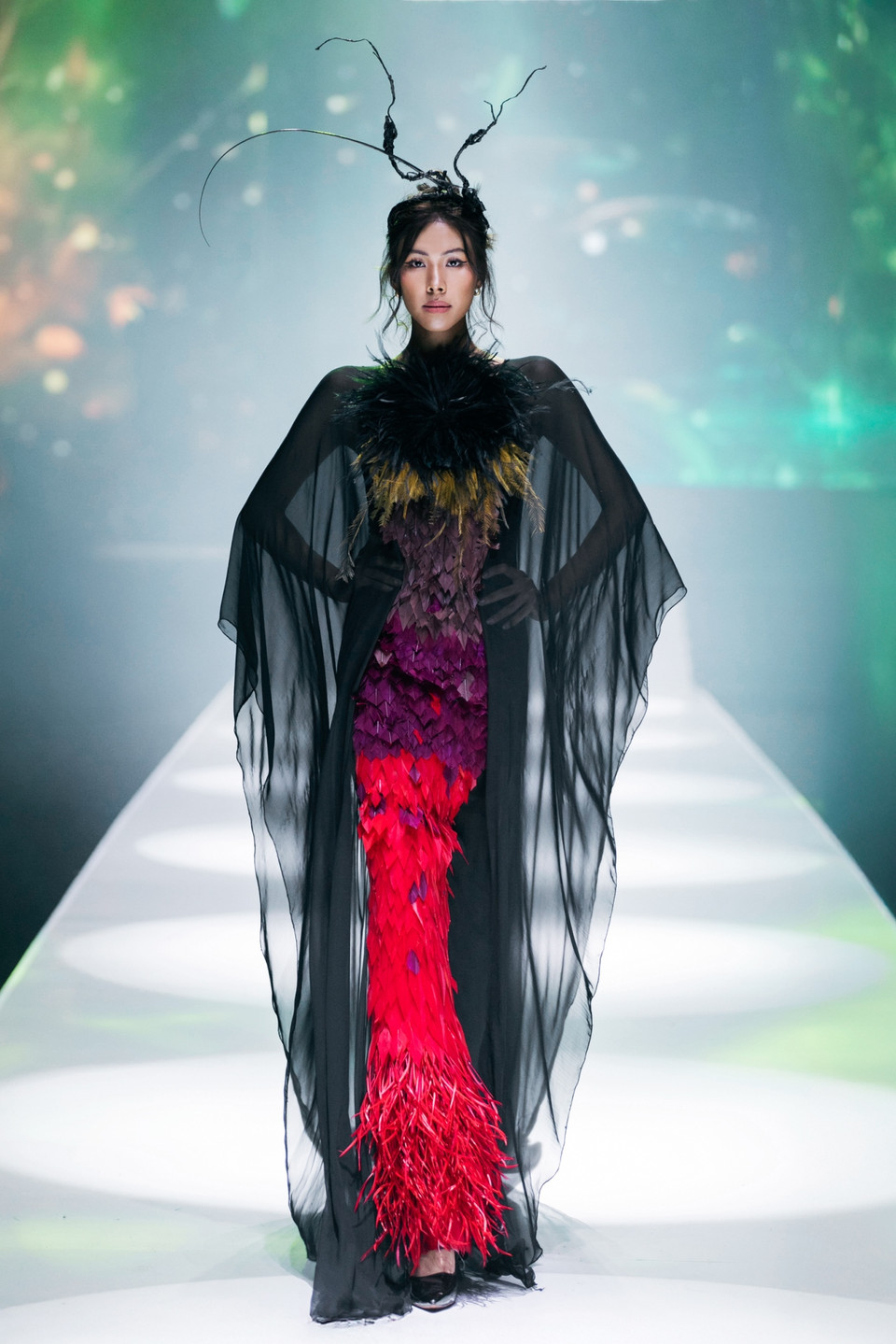 Một thiết kế trong bộ sưu tập của nhà tạo mẫu Frederick Lee. (Ảnh: PV/Vietnam+)