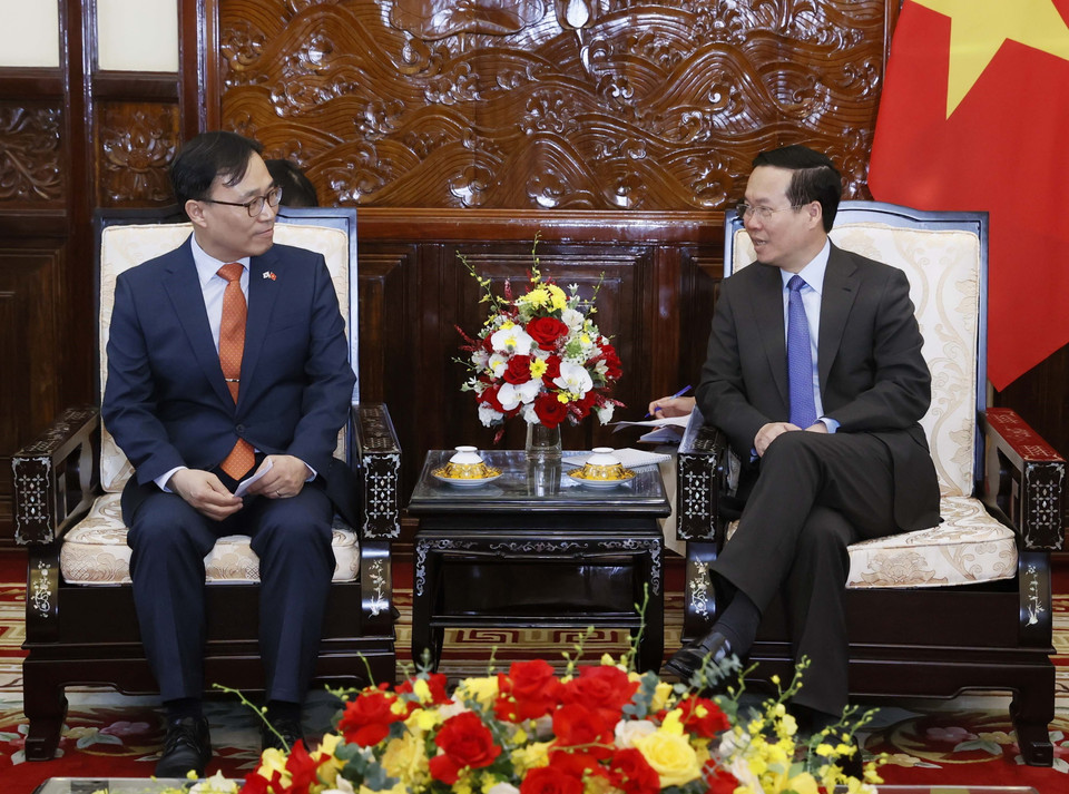 Chủ tịch nước Võ Văn Thưởng tiếp Đại sứ Hàn Quốc Choi Young Sam. (Ảnh: Thống Nhất/TTXVN)