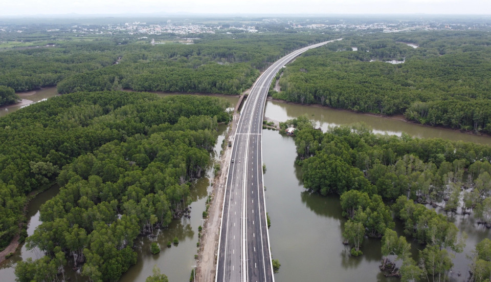 Tuyến cao tốc Bến Lức-Long Thành đoạn phía Đông, thuộc gói thầu A6, A7 đi qua địa bàn huyện Long Thành, huyện Nhơn Trạch (Đồng Nai). (Ảnh: Sỹ Tuyên/TTXVN)