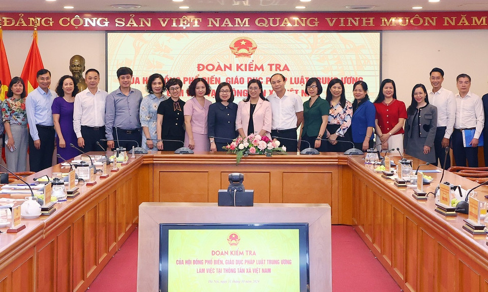 Các đại biểu chụp ảnh chung. (Ảnh: Văn Điệp/TTXVN)