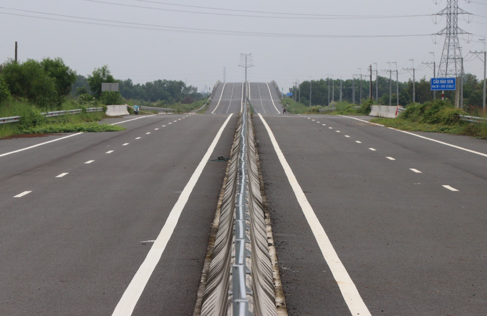 Tuyến cao tốc Bến Lức-Long Thành đoạn phía Đông, thuộc gói thầu A6, A7 đi qua địa bàn huyện Long Thành, huyện Nhơn Trạch (Đồng Nai). (Ảnh: Sỹ Tuyên/TTXVN)