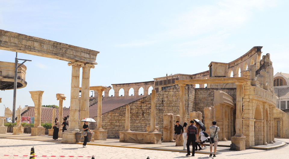 Công trình tái hiện toàn cảnh Nhà hát ngoài trời Đấu trường La Mã được xây dựng đầu thế kỷ 20 trở thành điểm du lịch nổi tiếng của Macau. (Ảnh: Xuân Vịnh/TTXVN)