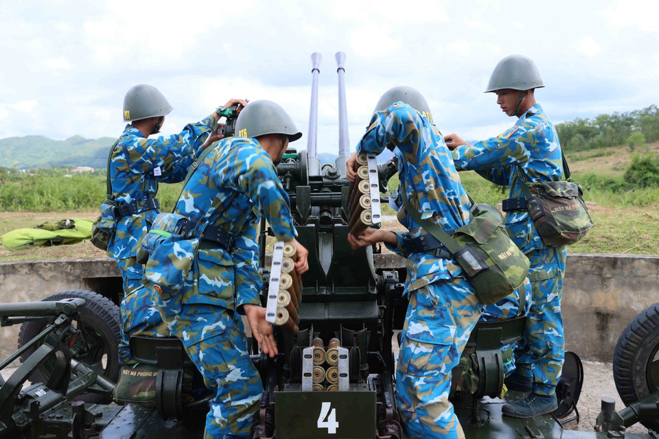 Sẵn sàng cho công tác bắn của các sư đoàn phòng không. (Ảnh: An Đăng/TTXVN)