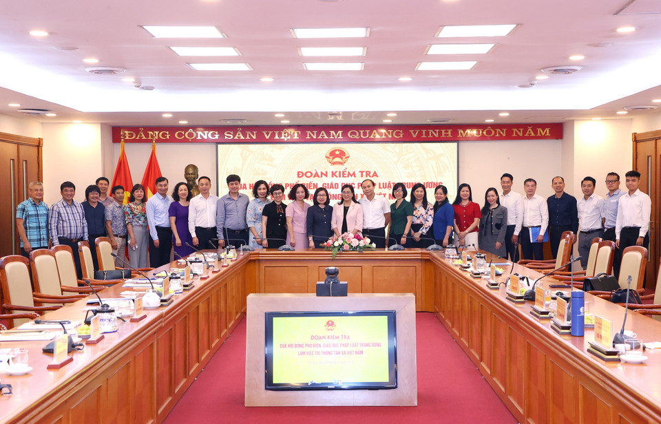 Các đại biểu chụp ảnh chung. (Ảnh: Văn Điệp/TTXVN)