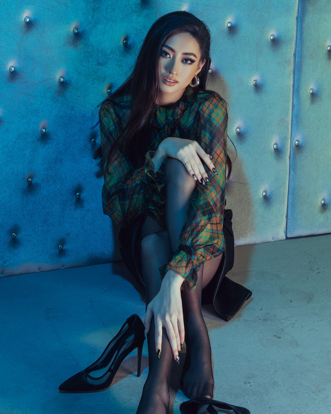 Nàng hậu khéo léo chinh phục công chúng khi luôn tạo được vẻ cuốn hút mỗi lần xuất hiện. Trong từng bộ ảnh, từng bối cảnh, Lương Thùy Linh luôn thể hiện được tinh thần cũng như cá tính riêng một cách hài hòa và tinh tế. (Ảnh: CTV/Vietnam+)