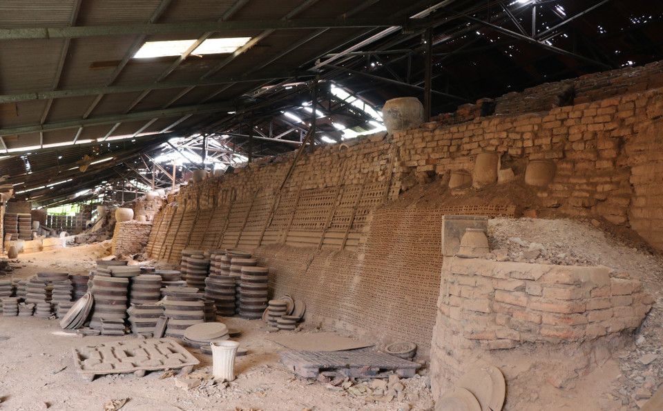 Lò gốm cổ Phong Sơn được xây dựng vào cuối thế kỷ XIX bên bờ sông Đồng Nai như một chứng nhân lịch sử của nghề gốm cổ Biên Hòa. (Ảnh: Sỹ Tuyên/TTXVN)