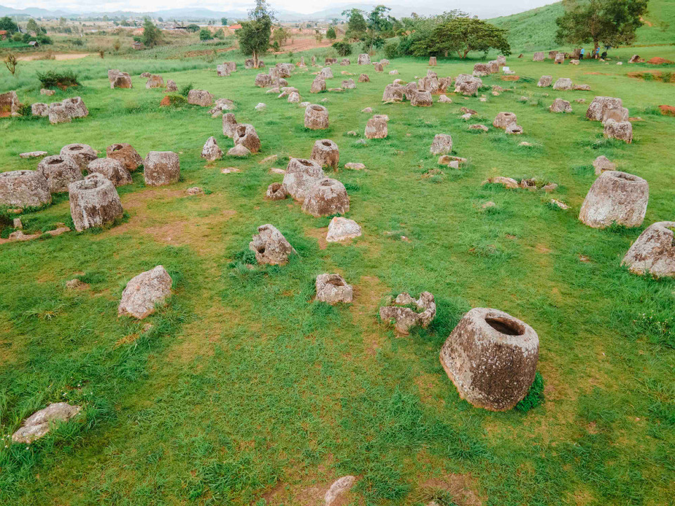 Những chiếc chum cổ thạch với đủ hình dáng, kích thước nơi đây đã tồn tại hàng ngàn năm. (Nguồn: Bá Thành/Vietnam+)