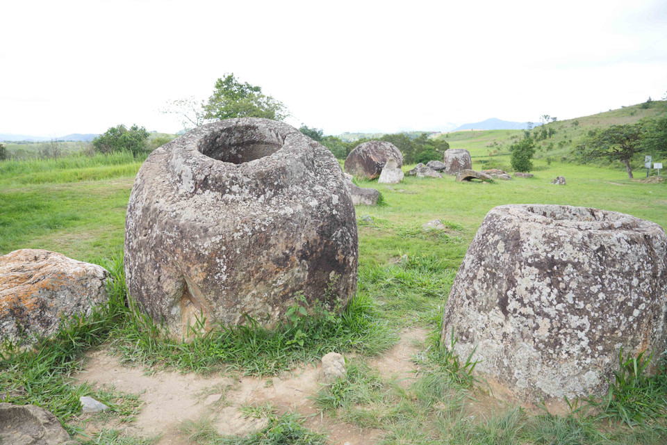 Các nhà nghiên cứu cho rằng, các chum đá này được dùng trong việc chôn cất của người tiền sử. (Nguồn: Bá Thành/Vietnam+)