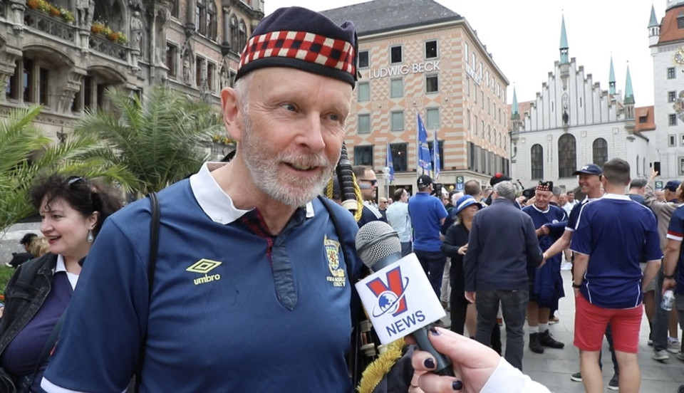 Anh Alan McClintock (Scottish) - cổ động viên đến từ Scotland: “Đội tuyển đức là đội bóng giỏi hơn rất nhiều. Nhưng điều đó không có nghĩa chúng tôi không thể thắng hay không thể có kết quả tốt”. (Ảnh: Phương Hoa/TTXVN)