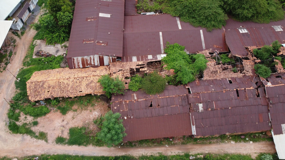 Lò gốm cổ Phong Sơn có tuổi đời 200 năm, được truyền lại đời thứ 5 trong gia đình có truyền thống làm gốm Biên Hòa. (Ảnh: Sỹ Tuyên/TTXVN)