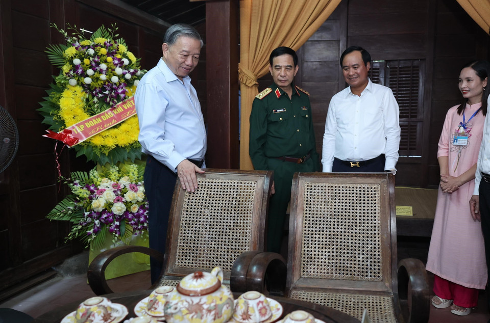 Tổng Bí thư, Chủ tịch nước Tô Lâm tham quan Khu lưu niệm Tổng Bí thư Lê Duẩn. (Ảnh: Lâm Khánh/TTXVN)
