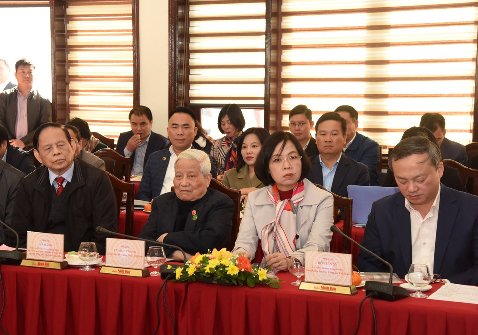 Lãnh đạo các cơ quan thông tấn, báo chí và các đại biểu dự Giao ban báo chí đầu Xuân Quý Mão 2023. (Ảnh: TTXVN)