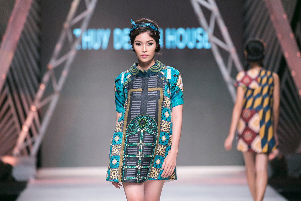 Giới mộ điệu ví von bộ sưu tập này như bản tình ca Bolero dù chất chứa nhiều hoài niệm nhưng lại đầy trìu mến và tươi sáng. 