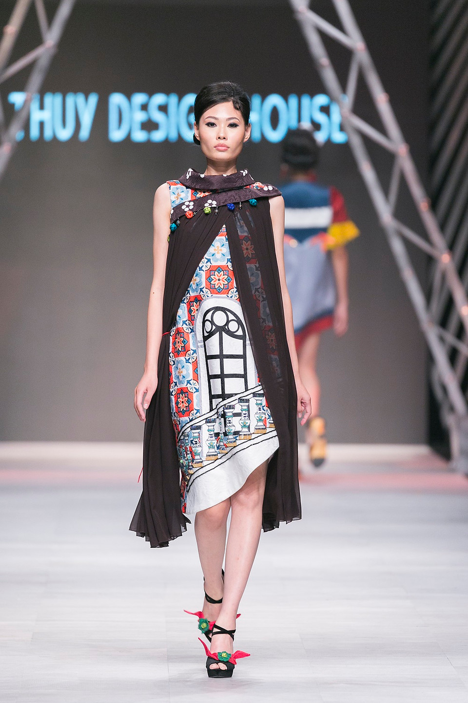 Đặc biệt là sự gặp gỡ của các mảng màu tương phản, những đường ghép theo phong cách pop-art, xu hướng đặc trưng vào những năm 60.