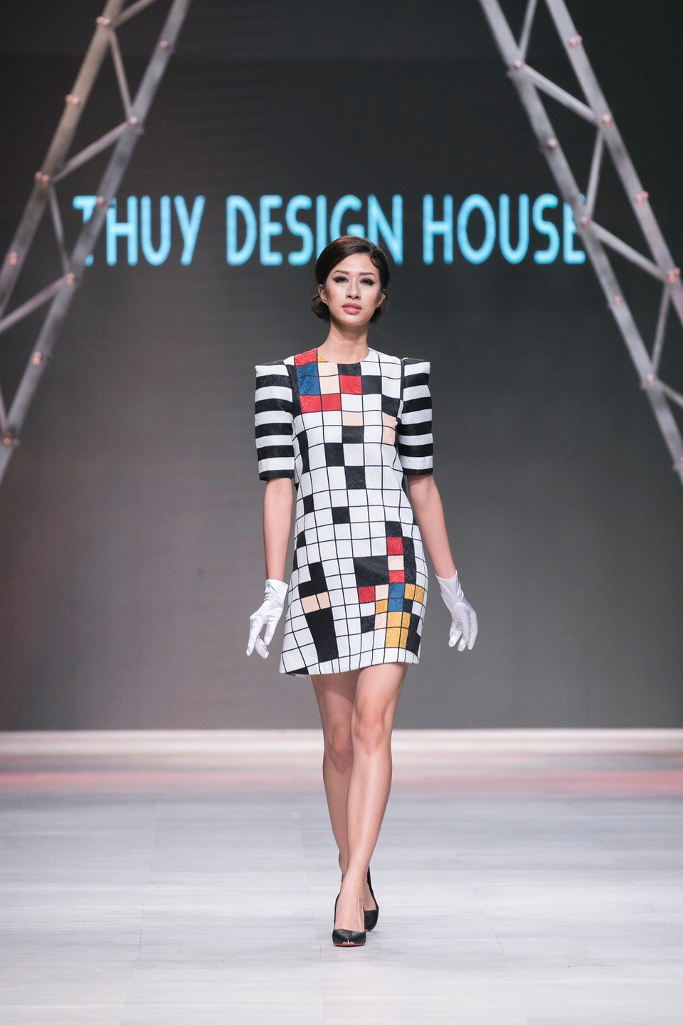 Những năm gần đây, nhà thiết kế Thuỷ Nguyễn đã khẳng định được sự sáng tạo của mình với thương hiệu Thuy Design House.