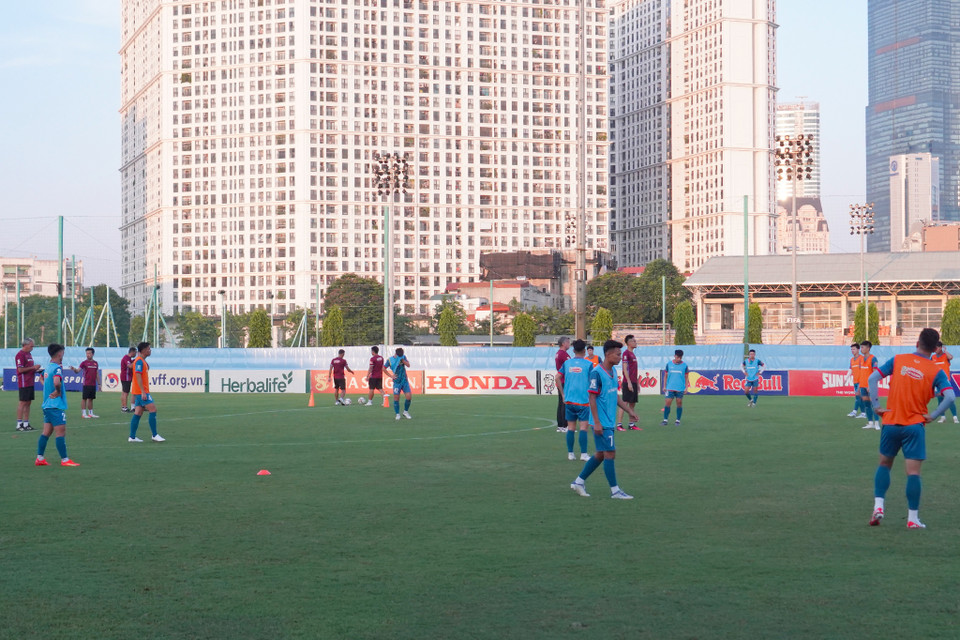 Theo kế hoạch, các trận đấu của Đội tuyển U23 Việt Nam tại Vòng loại Bảng C - Giải Bóng đá U23 Châu Á năm 2024 đều diễn ra vào khung giờ 19 giờ với các đối thủ lần lượt là U23 Guam (ngày 6/9), U23 Yemen (ngày 9/9) và U23 Singapore (ngày 12/9). (Ảnh: Việt Anh/Vietnam+)