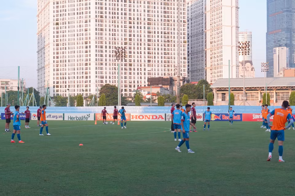 Theo kế hoạch, các trận đấu của Đội tuyển U23 Việt Nam tại Vòng loại Bảng C - Giải Bóng đá U23 Châu Á năm 2024 đều diễn ra vào khung giờ 19 giờ với các đối thủ lần lượt là U23 Guam (ngày 6/9), U23 Yemen (ngày 9/9) và U23 Singapore (ngày 12/9). (Ảnh: Việt Anh/Vietnam+)