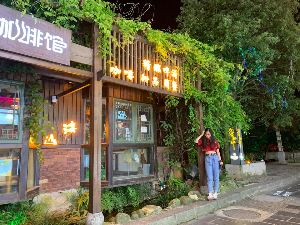 Hiện có nhiều đơn vị lữ hành như Vietravel đang cung cấp các tour đi Trương Gia Giới-Phượng Hoàng cổ trấn, với đường bay thẳng tới thành phố Trương Gia Giới trong 4-5 ngày, giá từ 10,99 triệu đồng. (Ảnh: Xuân Mai/Vietnam+)