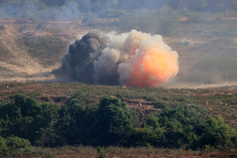 Máy bay Su-30MK2 tiêu diệt mục tiêu. (Ảnh: Dương Giang/TTXVN)