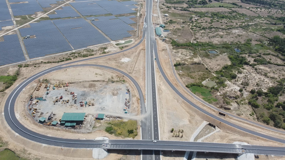 Nút giao tại Dự án Cao tốc Nha Trang-Cam Lâm dài hơn 49km. (Ảnh: Đặng Tuấn/TTXVN)