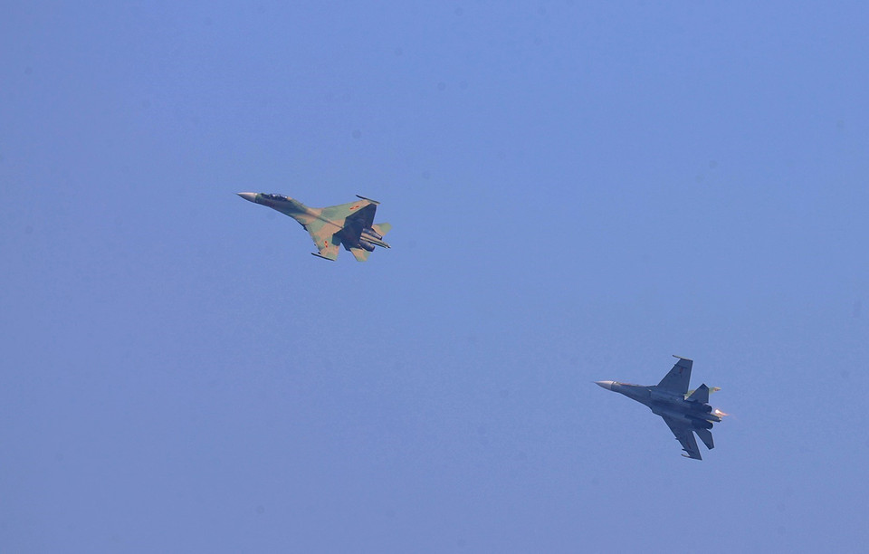 Máy bay Su-30MK2 tham gia diễn tập. (Ảnh: Dương Giang/TTXVN)