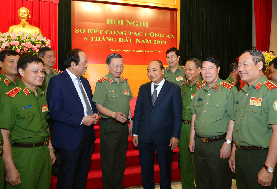 Thủ tướng Nguyễn Xuân Phúc với các đại biểu dự Hội nghị. (Ảnh: Doãn Tấn/TTXVN)