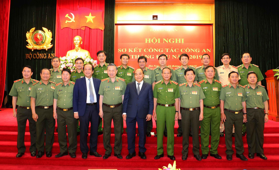 Thủ tướng Nguyễn Xuân Phúc với các đại biểu dự Hội nghị. (Ảnh: Doãn Tấn/TTXVN)