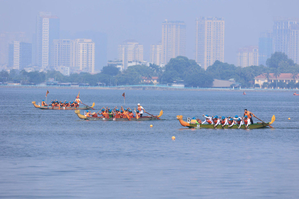 Giải đua được Sở Văn hóa và Thể thao thành phố Hà Nội phối hợp với Tổng Công ty Hàng không Việt Nam (Vietnam Airlines) tổ chức, nằm trong chuỗi các hoạt động chào mừng 70 năm Ngày Giải phóng Thủ đô (10/10/1954 -10/10/2024). (Ảnh: Hoài Nam/Vietnam+)
