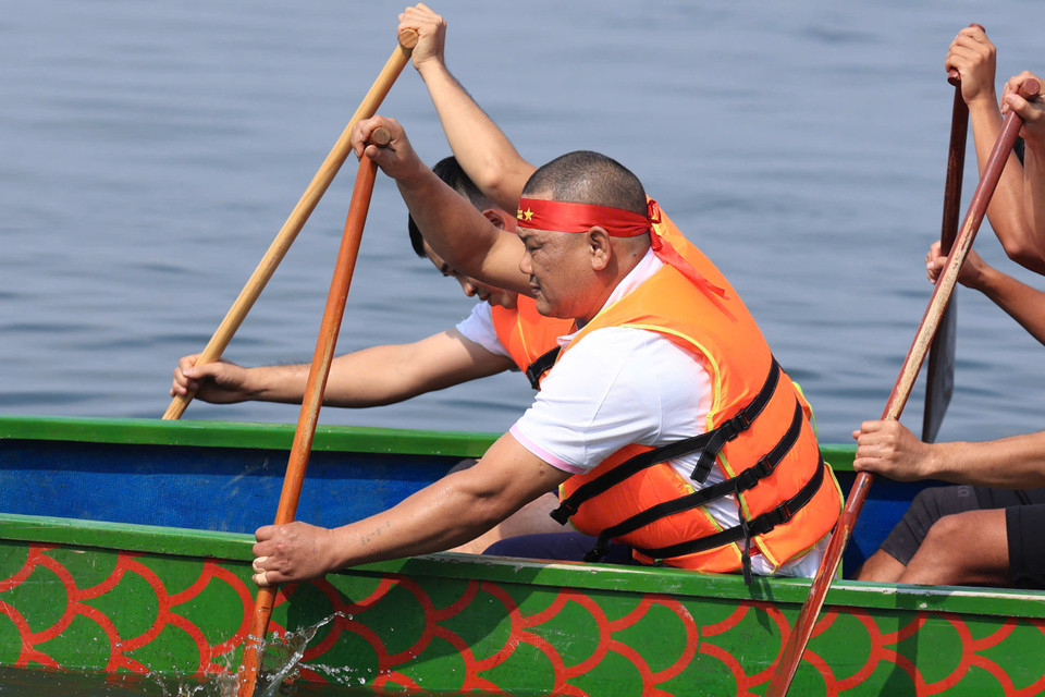 Các tay đua không có sự hạn chế về tuổi tác, tham dự cuộc thi với tinh thần vui khỏe, đam mê. (Ảnh: Hoài Nam/Vietnam+)