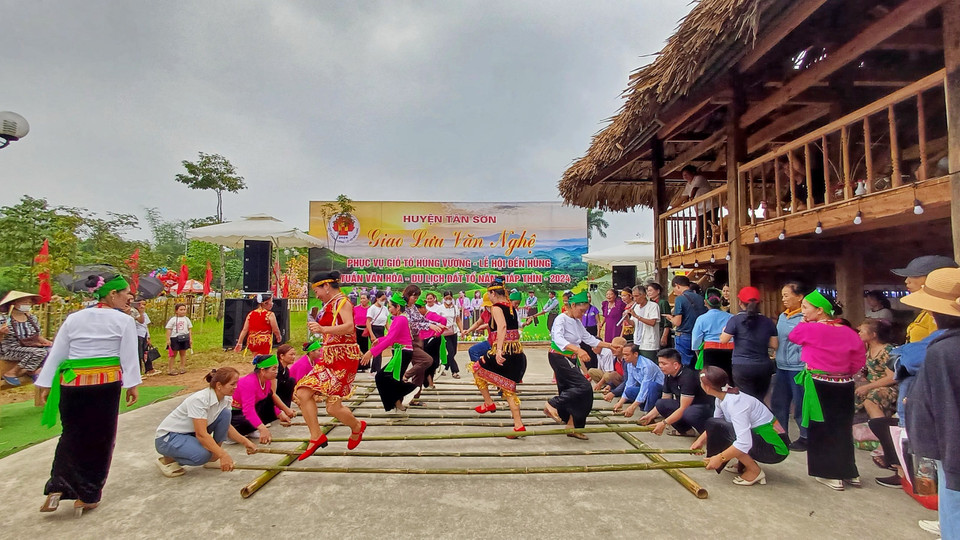 Lễ hội cũng là ngày hội các dân tộc vùng đất Tổ. (Ảnh: Nhật Lam/Vietnam+)