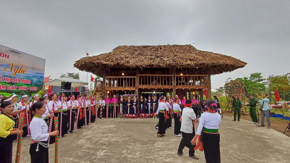 Giỗ Tổ Hùng Vương - Lễ hội Đền Hùng và Tuần Văn hóa - Du lịch đất Tổ năm 2024 diễn ra từ ngày 9-18/4 (tức ngày 1 0 tháng 3 Âm lịch), tại Khu Di tích lịch sử Đền Hùng thành phố Việt Trì và các huyện, thị xã, thành phố trên toàn tỉnh. (Ảnh: Nhật Lam/Vietnam+)
