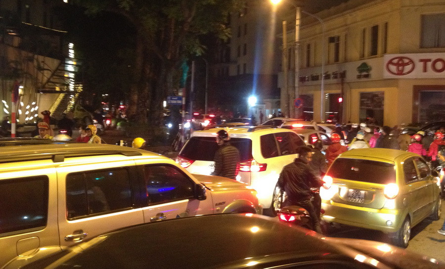 Ùn tắc giao thông tại Ngã tư Hai Bà Trưng-Lê Thánh Tông. (Nguồn: TTXVN)