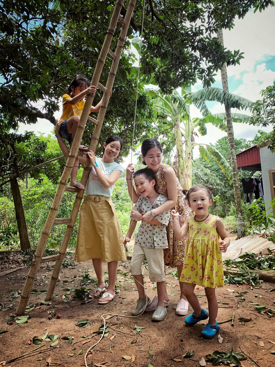 Cùng trở về tuổi thơ. (Ảnh: Xuân Mai/Vietnam+)