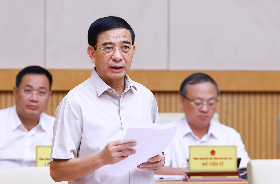 Đại tướng Phan Văn Giang, Bộ trưởng Bộ Quốc phòng trình bày Tờ trình tóm tắt về Dự án Luật sửa đổi, bổ sung một số điều của Luật Sỹ quan Quân đội Nhân dân Việt Nam. (Ảnh: Dương Giang/TTXVN)