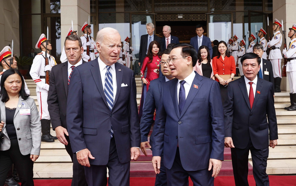 Chủ tịch Quốc hội Vương Đình Huệ với Tổng thống Hoa Kỳ Joe Biden. (Ảnh: Doãn Tấn/TTXVN)