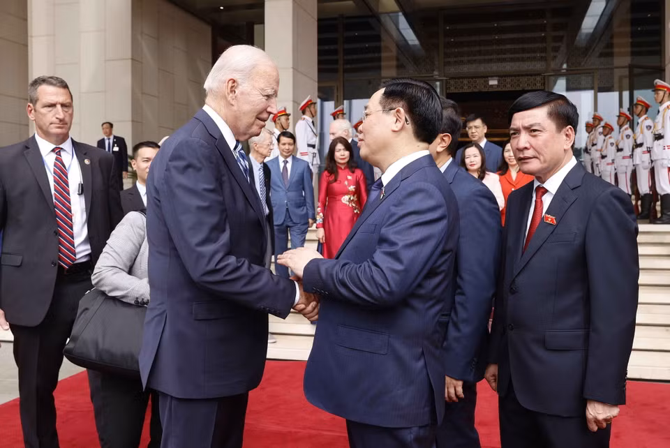 Chủ tịch Quốc hội Vương Đình Huệ với Tổng thống Hoa Kỳ Joe Biden. (Ảnh: Doãn Tấn/TTXVN)